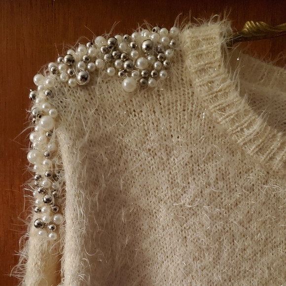 Katsumi fuzzy sweater with pearl accents - Picture 6 of 11